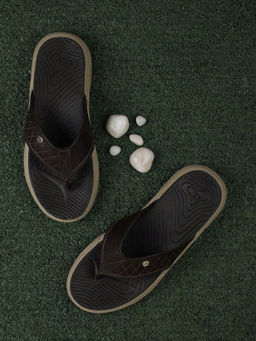 Carlton London - Textured Brown Sandals